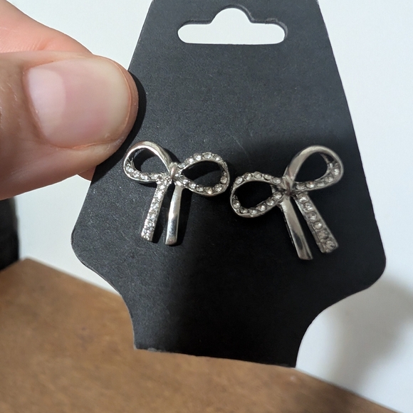 S925 Silver Bow Earrings - Picture 3 of 3